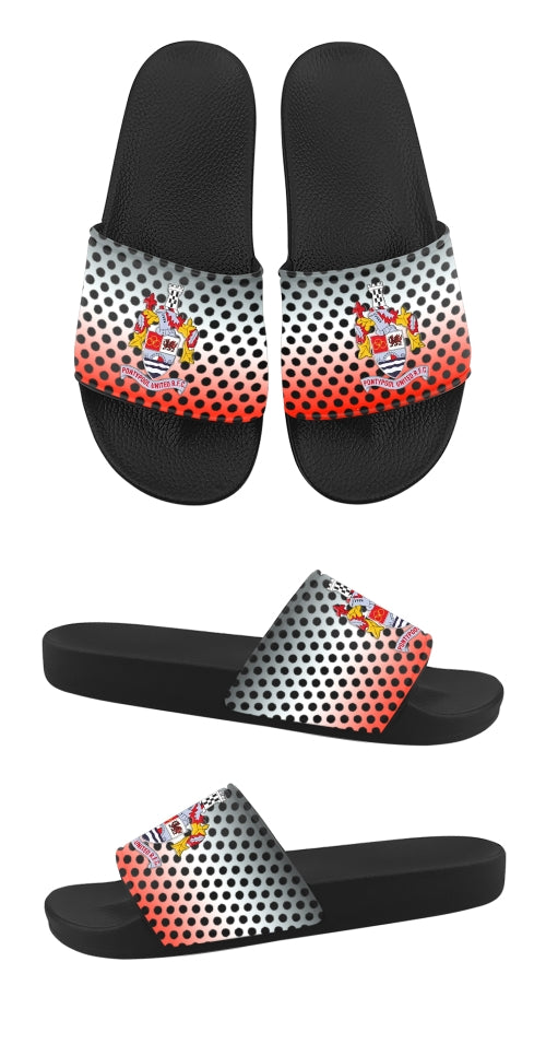 Customised Sliders for Sports Teams – Comfort Meets Team Spirit