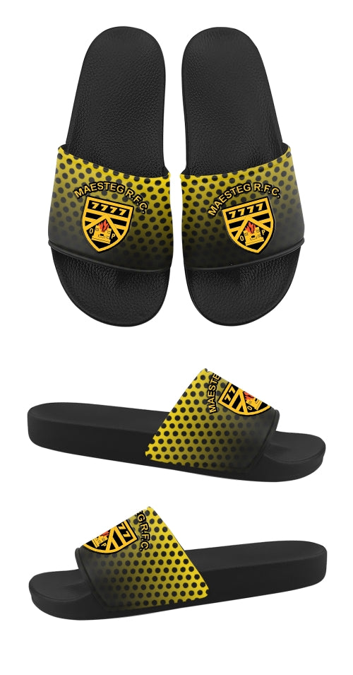 Customised Sliders for Sports Teams – Comfort Meets Team Spirit